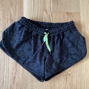 Lululemon Seek The Heat Short - Animal Swirl Deep Coal Black